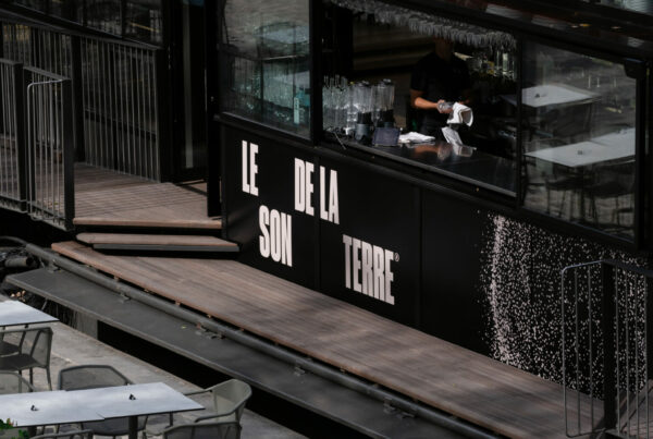 La terrasse du Son de la Terre, à Paris