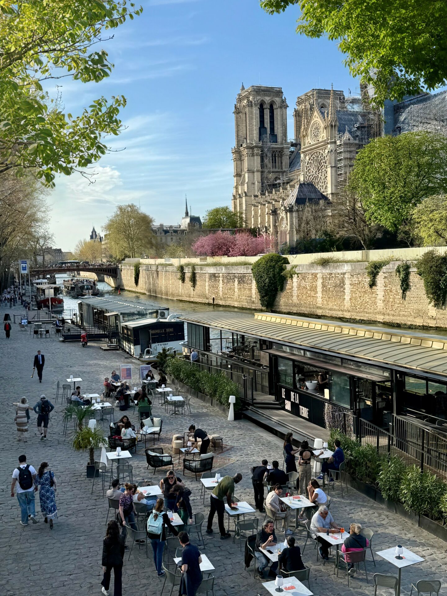 La terrasse avec vue du Son de la Terre
